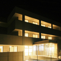 夜のアリビオ塩屋